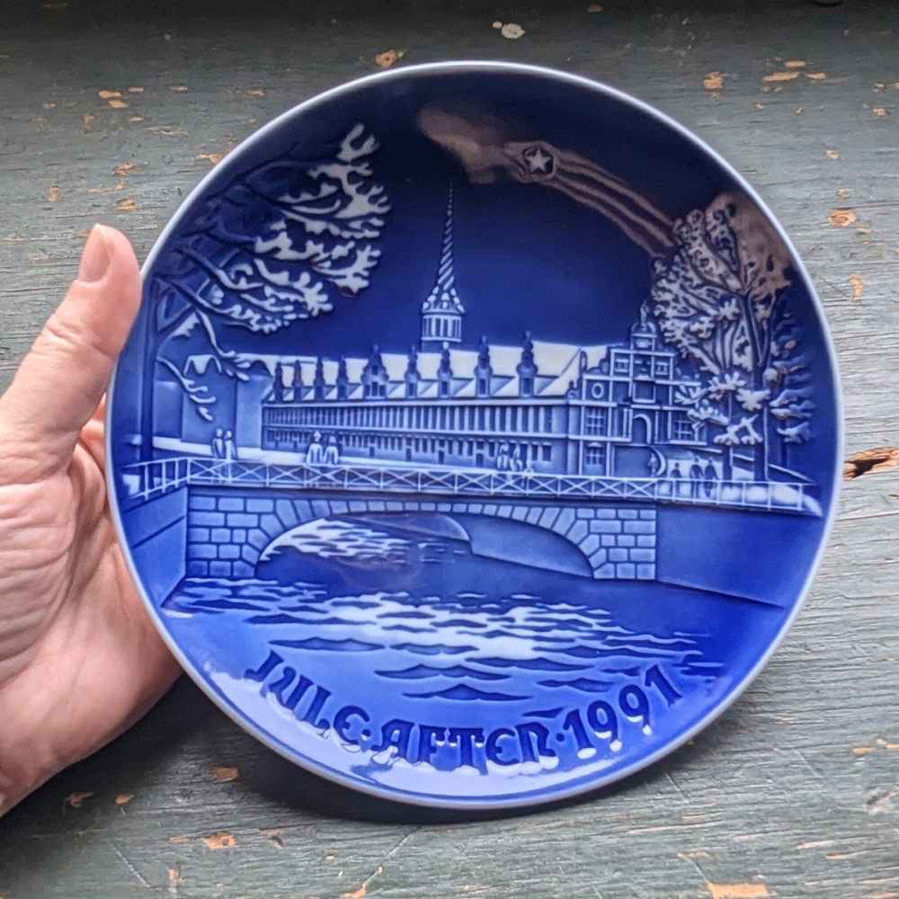 The Copenhagen Stock Exchange, Vintage 1991 Bing & Grøndahl blue and white plate